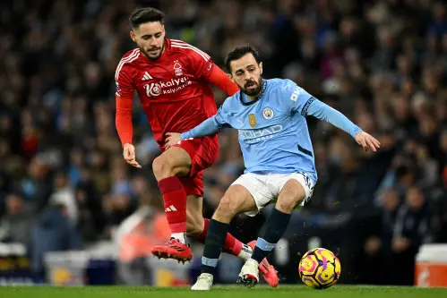 Liverpool's lead cut in the Premier League and Man City finally ends winless run
