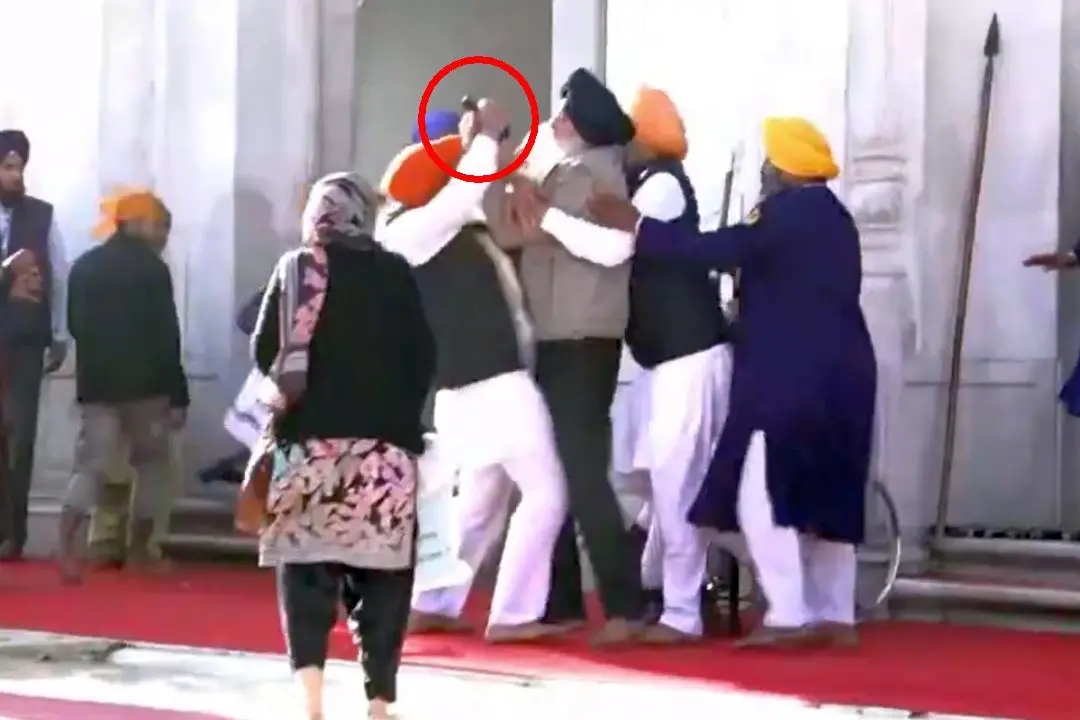 Screengrab shows people overpowering the gunman who tried to assassinate SAD leader Sukhbir Singh Badal at the Golden Temple.