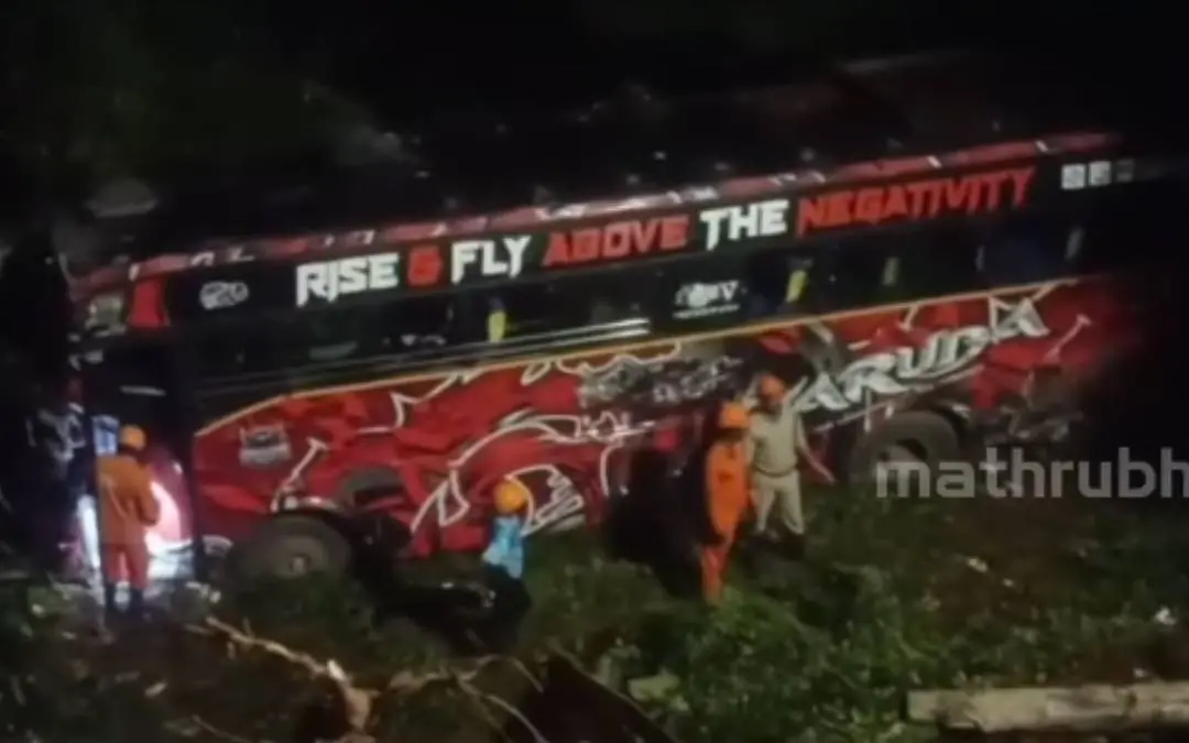 The bus involved in the accident | Photo: Screen grab/ Mathrubhumi News