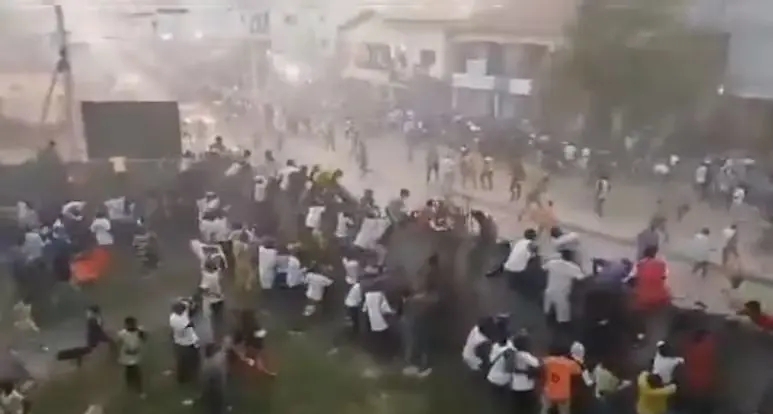 Clashes between rival fans at football match in N'zerekore, Guinea \ Photo: Screengrab
