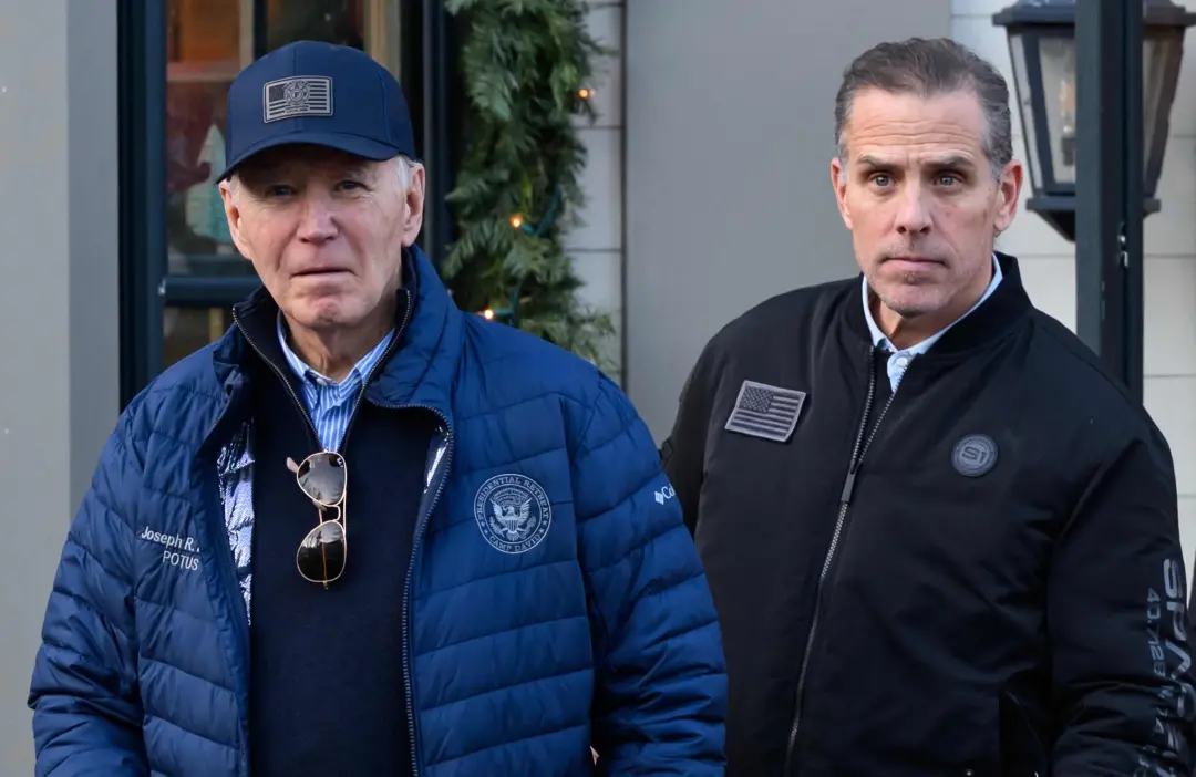 Joe Biden and son Hunter Biden | Photo: AFP