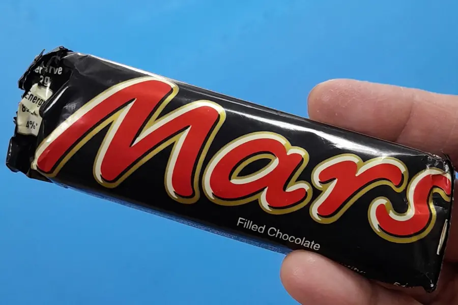 Man receives £2 compensation over 'smooth' Mars bar complaint, social media roasts company