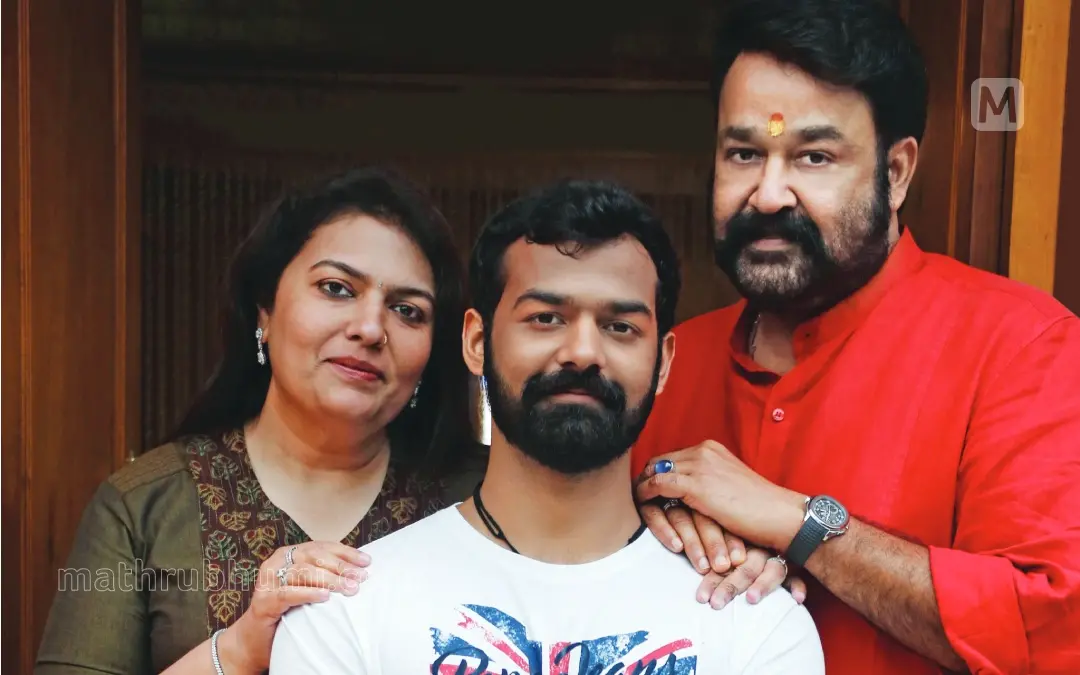 Mohanlal with his wife Suchitra and son Pranav | Photo: Mathrubhumi