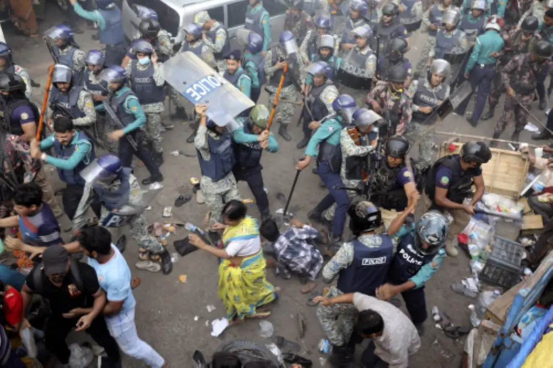 Policemen charge baton to disperse the supporters of Bangladeshi Hindu leader Krishna Das Prabhu after they surrounded police van carrying their leader at the court premises, in Chattogram in southeastern Bangladesh. | Photo: AP/PTI