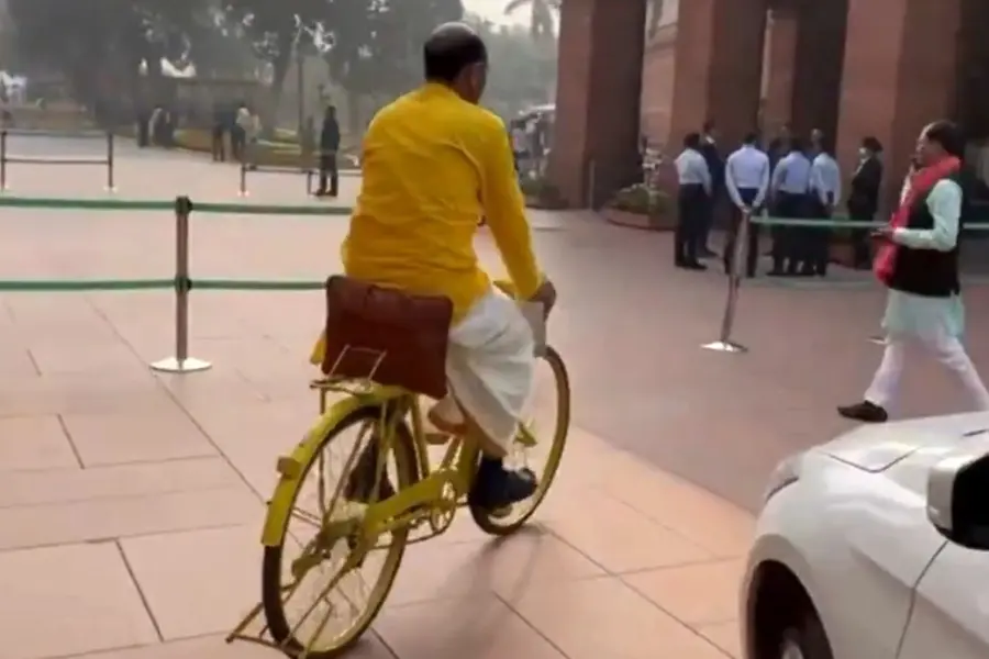 TDP MP Appala Naidu Kalisetti rides yellow bicycle to Parliament | WATCH
