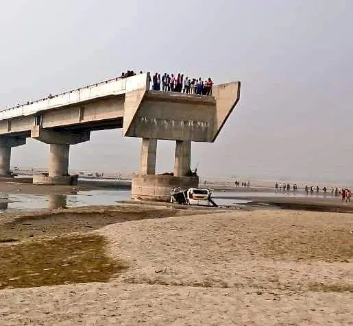 Car fallen from the bridge after following wrong gps direction | Photo: X