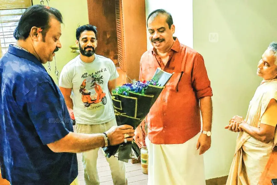 Violet flowers and unspoken memories of Mammootty film: Suresh Gopi visits Sathyan Anthikad's home