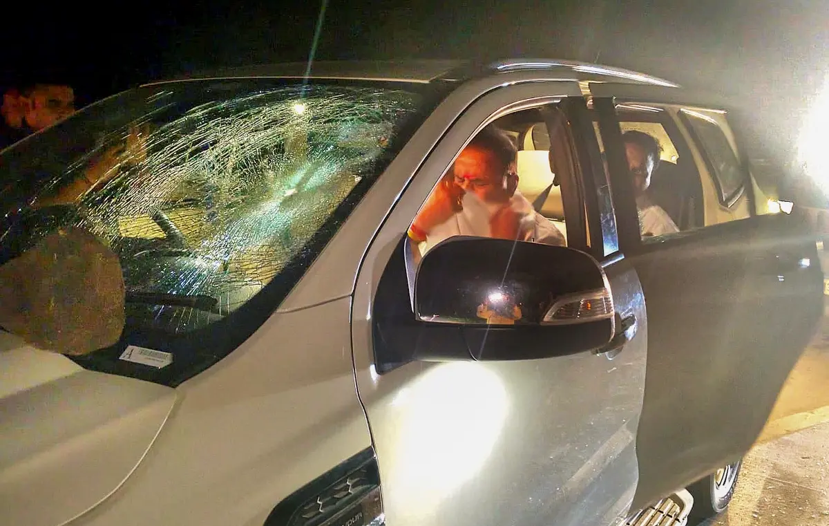 Anil Deshmukh hurt in stone pelting on his car | Photo: PTI