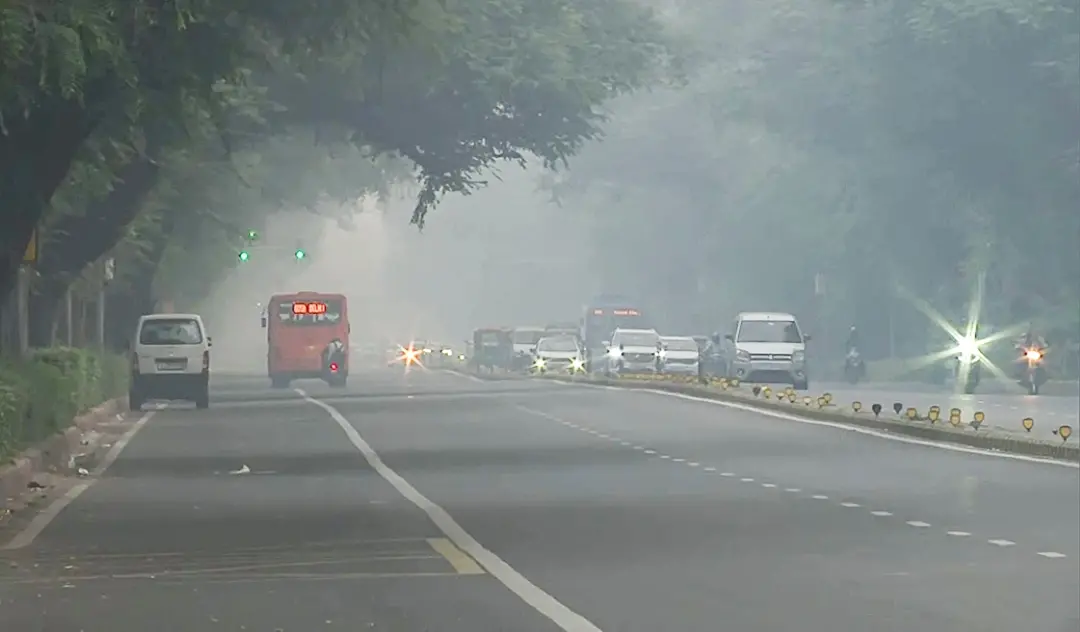A thin layer of smog engulfs the Tilak Marg area as the Air Quality Index (AQI) dips into the 'very poor' category in several areas as per the Central Pollution Control Board (CPCB), in New Delhi