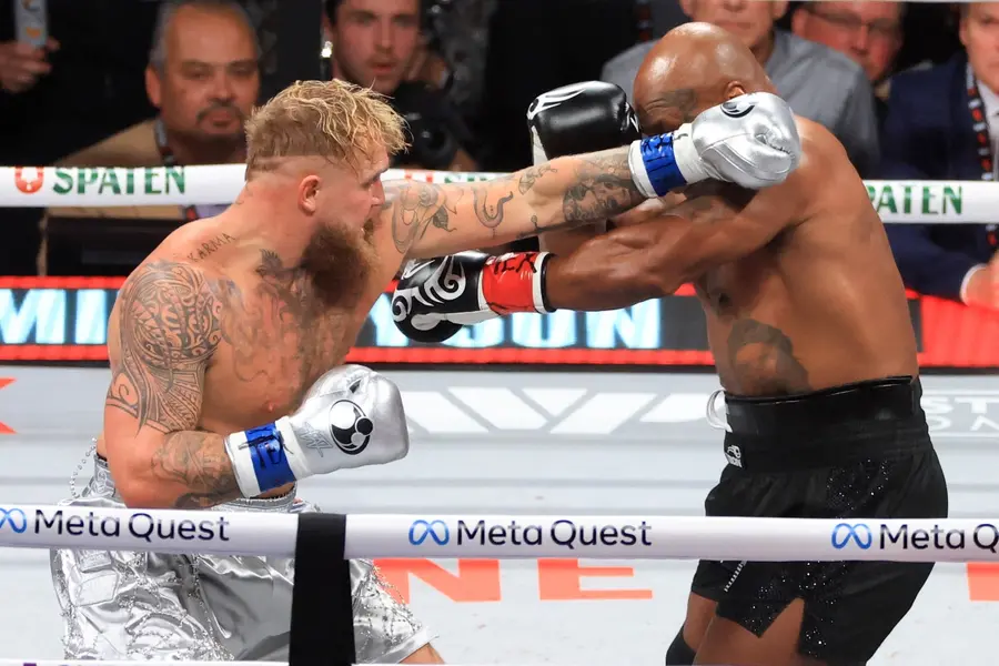 Shocking! Jake Paul beats Mike Tyson by unanimous decision in a fight livestreamed by Netflix