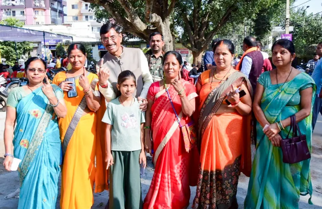 Union MoS Sanjay Seth casts his vote in Ranchi