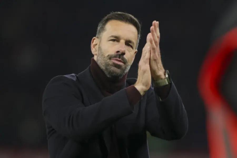Nistelrooy bows out as Man Utd interim coach in style with 3-0 win over Leicester