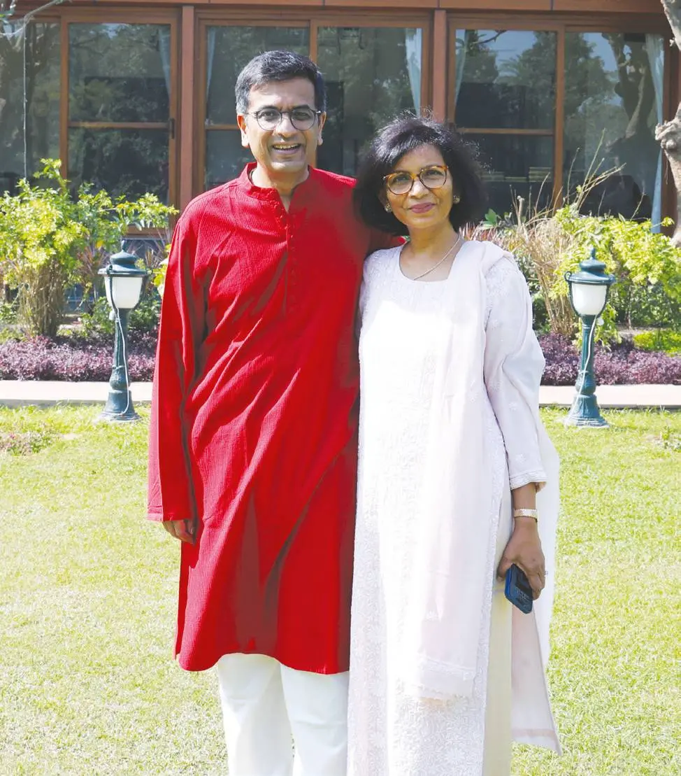 Outgoing Chief Justice D Y Chandrachud with wife Kalpana Das