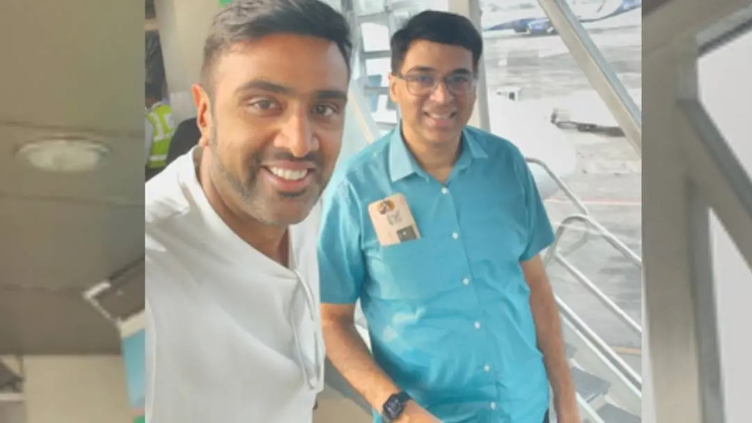 Ashwin shares 'fan boy moment' with legendary Vishy Anand, posts picture on social media. | Photo: Instagram/ R Ashwin