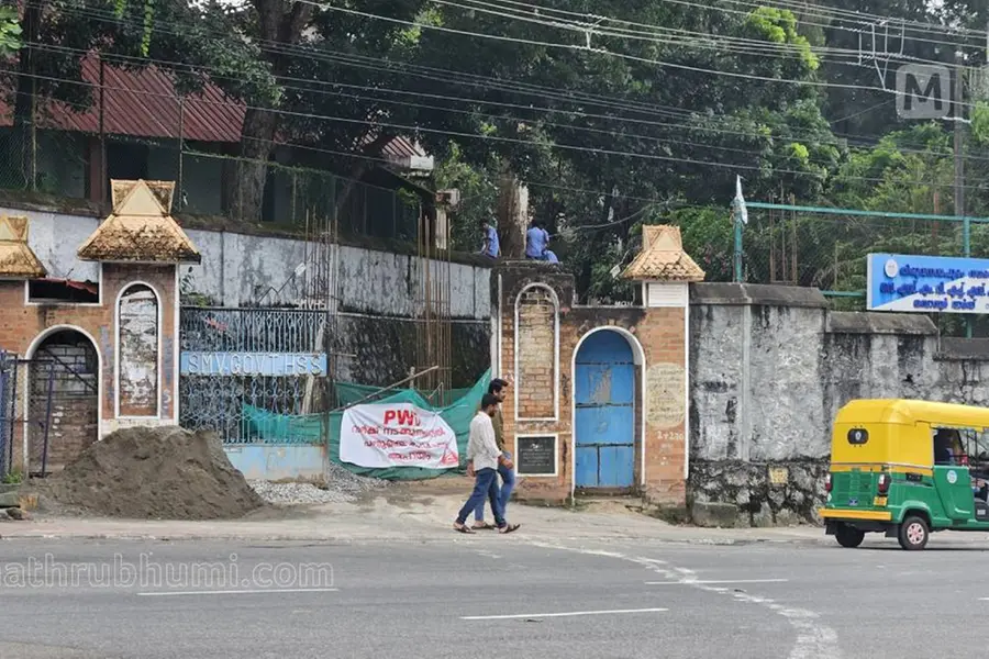 Controversy over Government School gate relocation for bar licence in Kerala