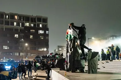 Israeli fans allegedly attacked in Amsterdam ahead of Europa League match | VIDEO
