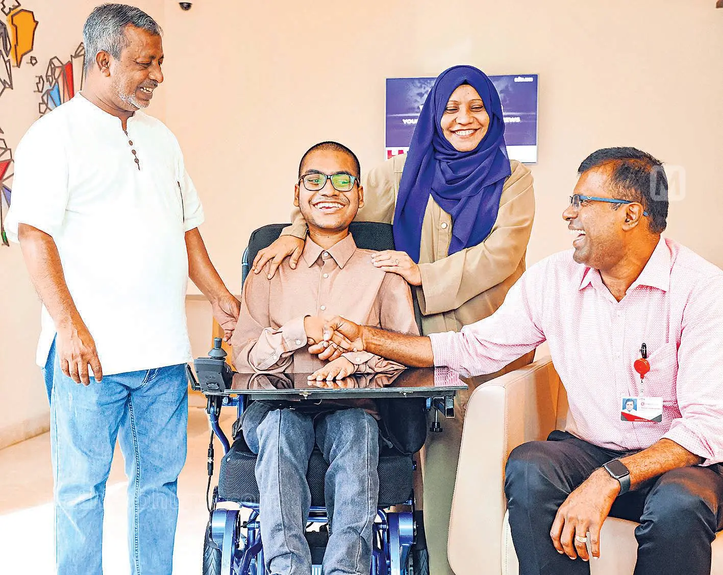 Mohammed Raishan with his parents and Dr Ranjith Unnikrishnan | Photo: Mathrubhumi