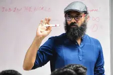 ആരും നുഴഞ്ഞുകയറിയതായുള്ള സൂചനയില്ല, ഗുരുപ്രസാദിന് കടബാധ്യതകളുണ്ടായിരുന്നതായി ഭാര്യയുടെ മൊഴി