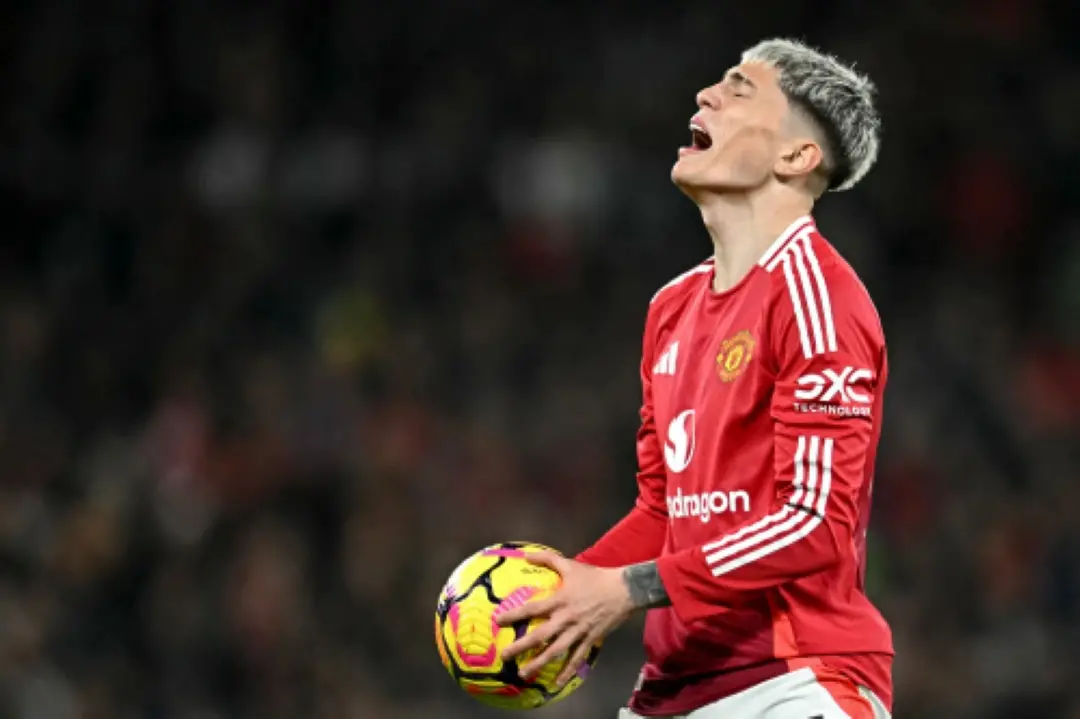 Manchester United's Argentinian midfielder #17 Alejandro Garnacho reacts after being called offside during the English Premier League football match between Manchester United and Chelsea at Old Trafford in Manchester. | Photo: AFP