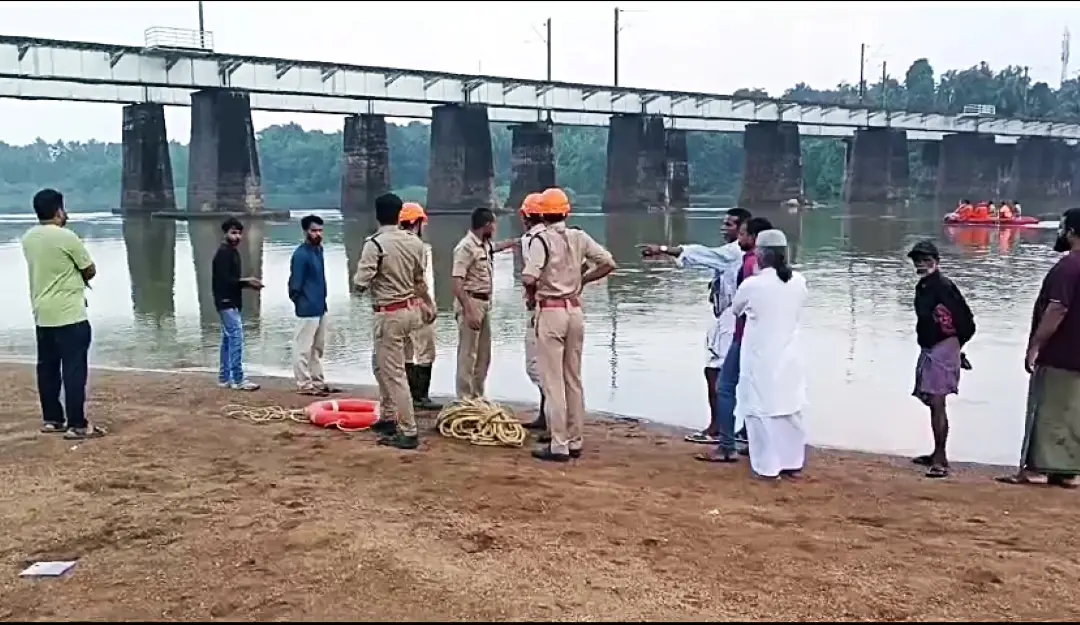 Police personnel at the site after four sanitation workers were killed after being hit by an express train while they were clearing garbage from the railway track near Shoranur bridge in Palakkad | Photo: ANI