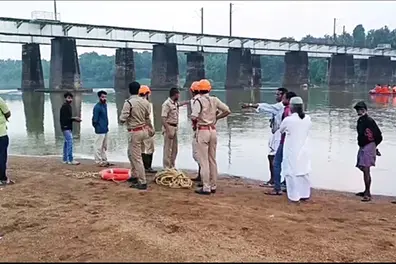 Kerala: Search underway for missing TN labourer who fell into river after train hit