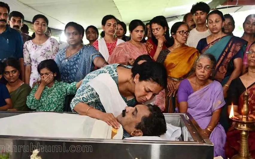Manjusha during last rites of Naveen Babu