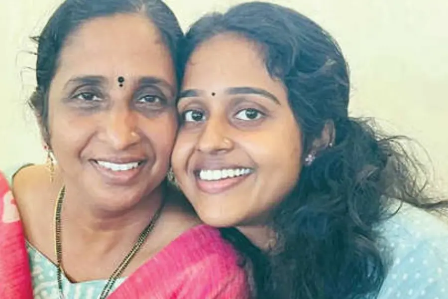 KSRTC bus conductor's daughter creates history by securing triple gold in MSc Criminology