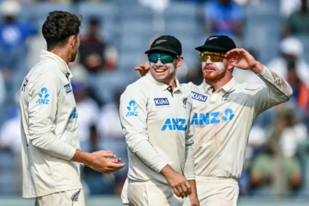New Zealand's captain Tom Latham (C) celebrates with teammates after the dismissal of India's Ravichandran Ashwin during the third day of the second Test cricket match between India and New Zealand at the Maharashtra Cricket Association Stadium in Pune. | Photo: AFP