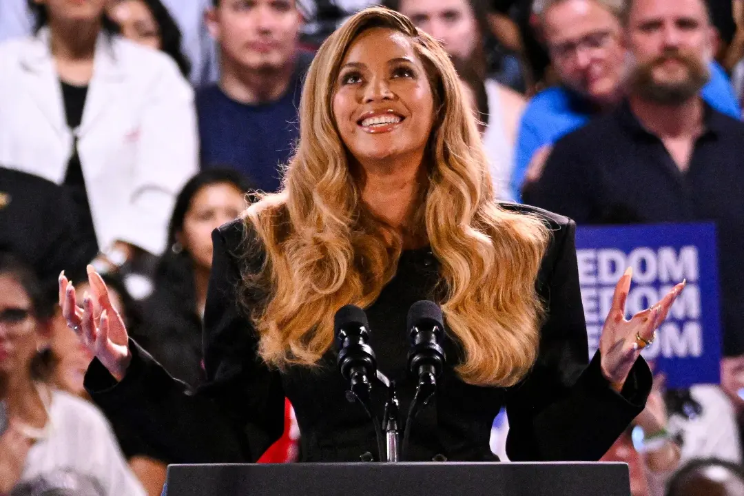 Beyonce speaks during the campaign rally for Kamala Harris at Shell Energy Stadium in Houston, Texas | Photo: AFP