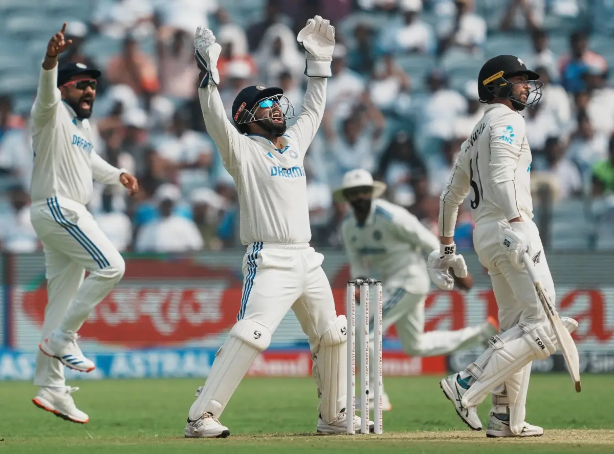 India's captain Rohit Sharma and wicket-keeper Rishabh Pant appeal unsuccessfully for the wicket of New Zealand's Devon Conway on the first day of the second test cricket match between India and New Zealand | Photo: PTI
