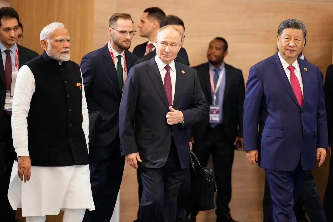 Indian Prime Minister Narendra Modi, Russian President Vladimir Putin and Chinese President Xi Jinping attend a family photo ceremony prior to the BRICS Summit plenary session in Kazan | Photo: AP