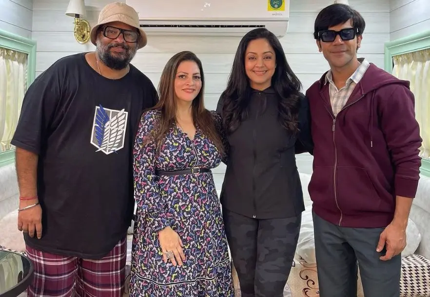 Jyotika, Rajkumar Rao with 'Sri' crew members | Photo: Instagram /jyotika/