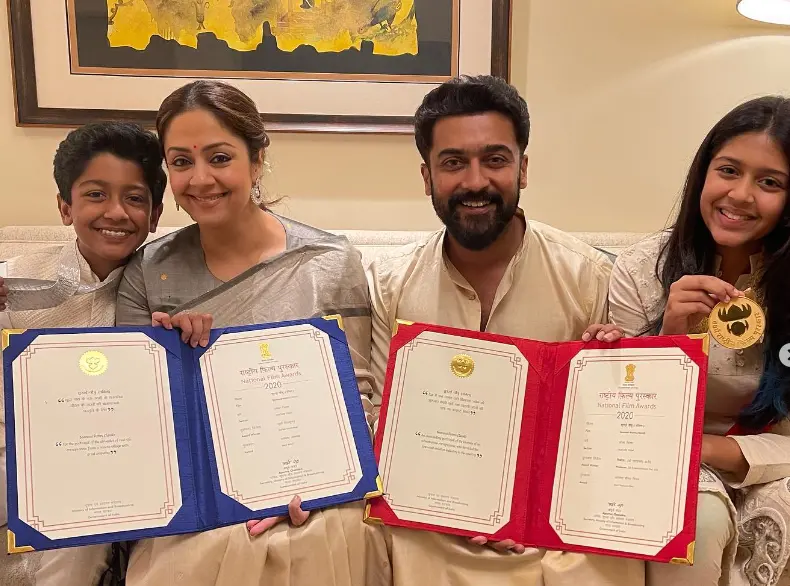 Suriya and Jyotika with kids. Photo: Instagram/jyotika