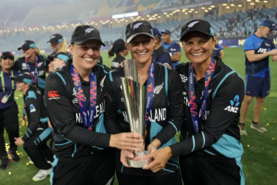 Thank you, 'grandmas': Amelia thanks Sophie, Suzie and Lea after WC victory on NZ's historic Sunday