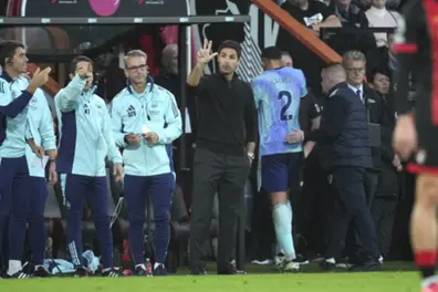 10-man Arsenal shocked by Bournemouth, while Man Utd alleviate pressure on Ten Hag