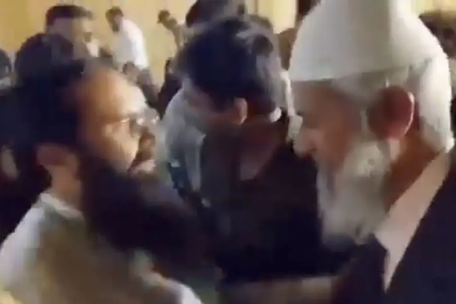 Hate preacher Zakir Naik embraces wanted LeT terrorists in Lahore | WATCH