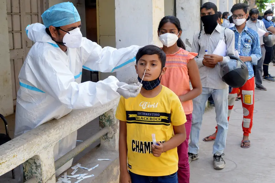 India logs over 2.35 lakh new COVID-19 cases, daily positivity rate down to 13.39 pc