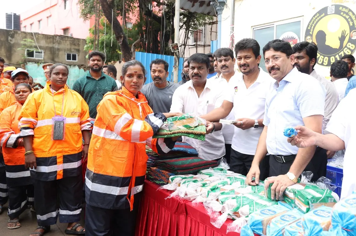DyCM Udhayanidhi Stalin with sanitation workers | Photo: ANI
