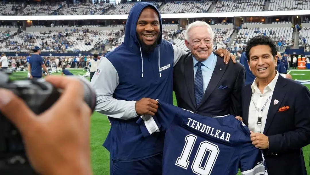 Sachin Tendulkar presented with 'Number 10' jersey. | Photo Courtesy: X/@dmn_cowboys