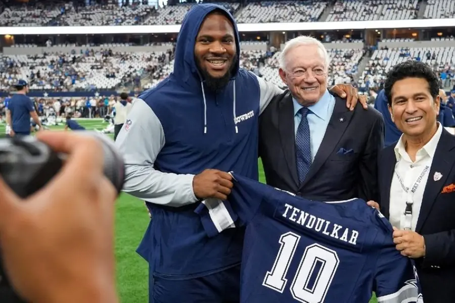 Indian cricket legend Sachin Tendulkar honoured by Dallas Cowboys during NFL Game