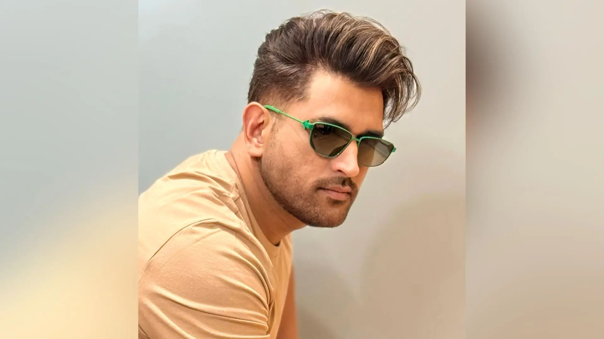 MS Dhoni's new hairstyle | Photo: X / Aalim Hakim