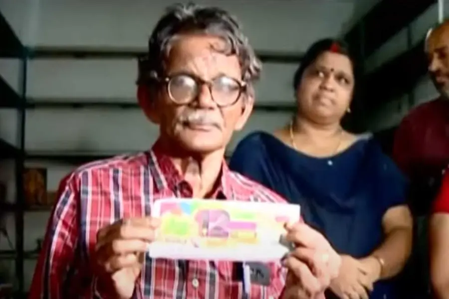 'മരിക്കുംവരെ ആരുടേയും കാലുപിടിക്കാൻ പോകേണ്ടല്ലോ'; 12 കോടിയുടെ ഭാഗ്യം സെക്യൂരിറ്റി ജീവനക്കാരന്