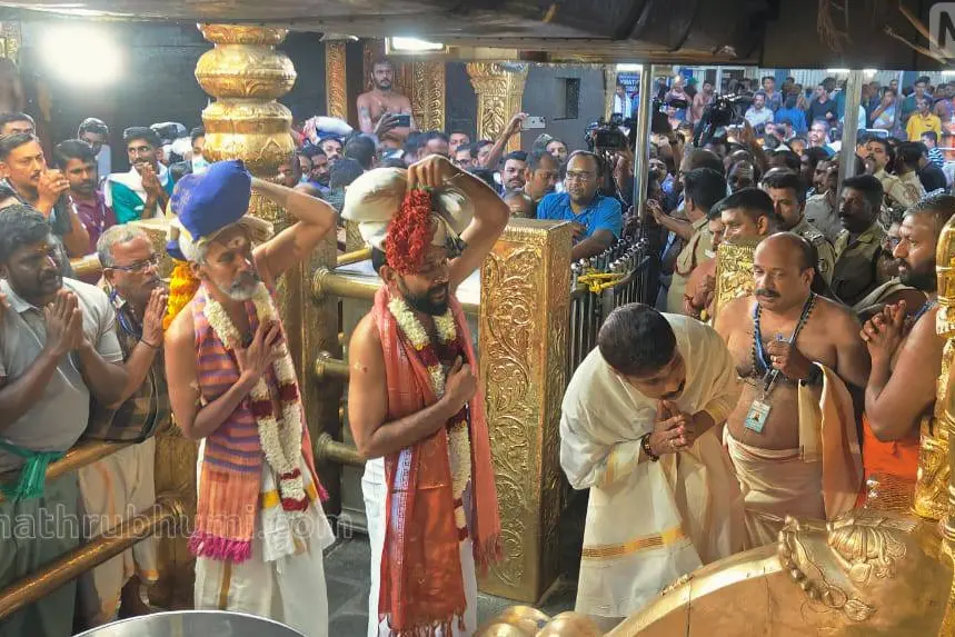 മണ്ഡലപൂജയ്ക്കായി ശബരിമല നട തുറന്നു, തീര്‍ഥാടകപ്രവാഹം