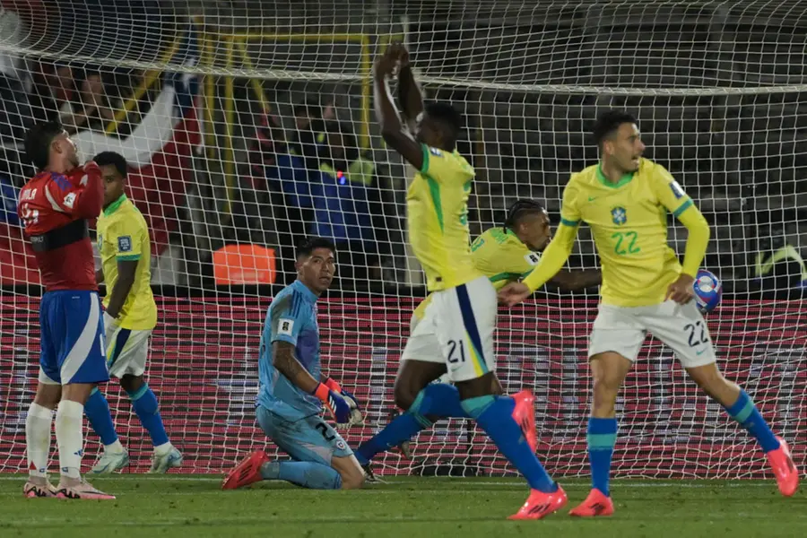 Luiz Henrique scores 89th-minute winner for Brazil in WC qualifying; Messi's Argentina draws