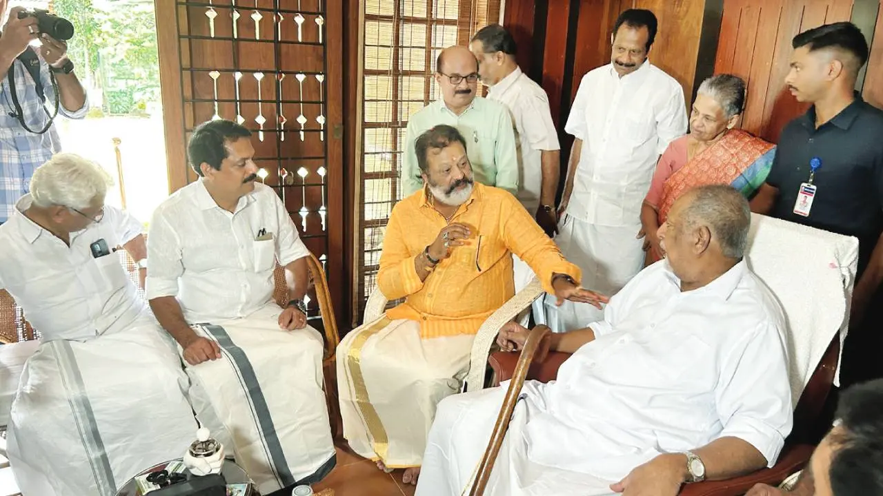 Suresh Gopi in Kuruvachan's house | Photo: Mathrubhumi