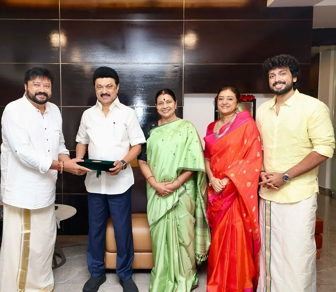 Actor Jayaram handing over invitation for his son's wedding to Tamil Nadu Chief Minister MK Stalin. | Photo: Instagram/ KalidasJayaram