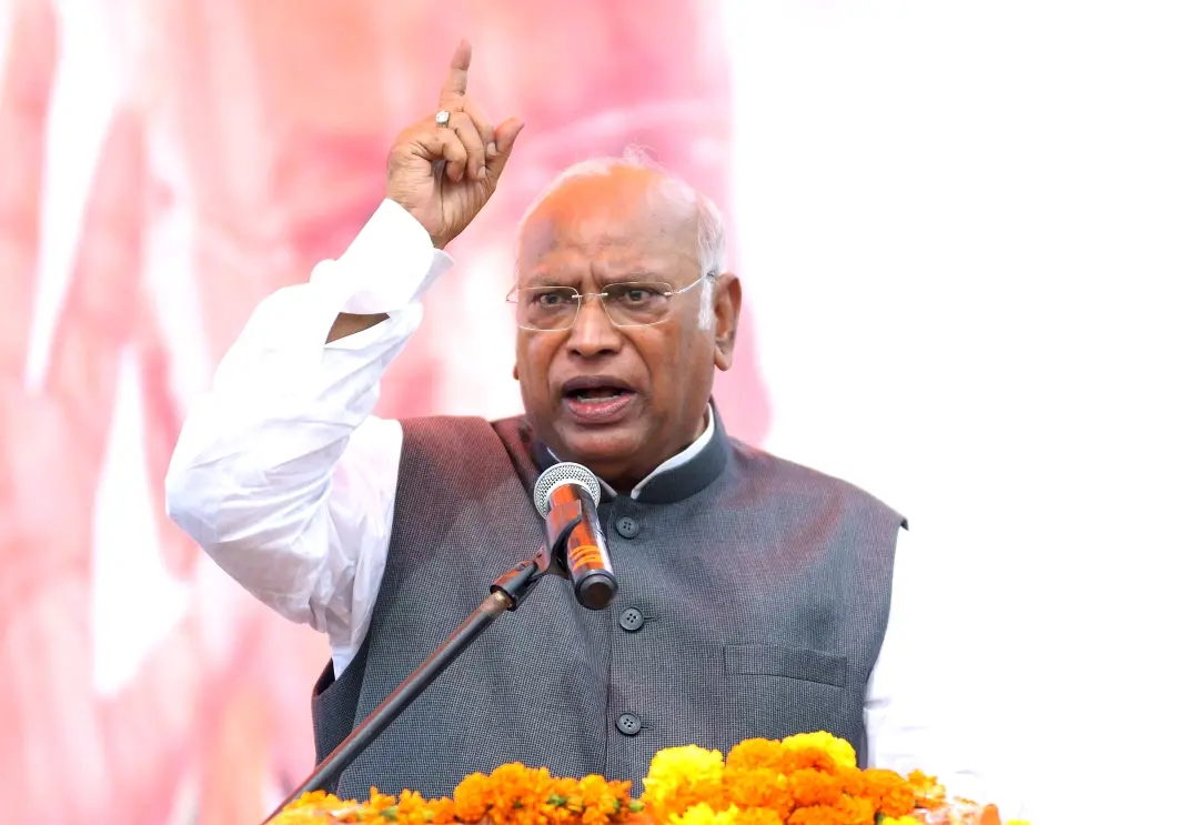 Congress president Mallikarjun Kharge addresses a public meeting for the Jammu and Kashmir Assembly elections