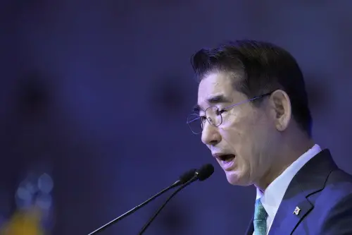 South Korean defence minister Kim Yong-hyun | Photo: AP