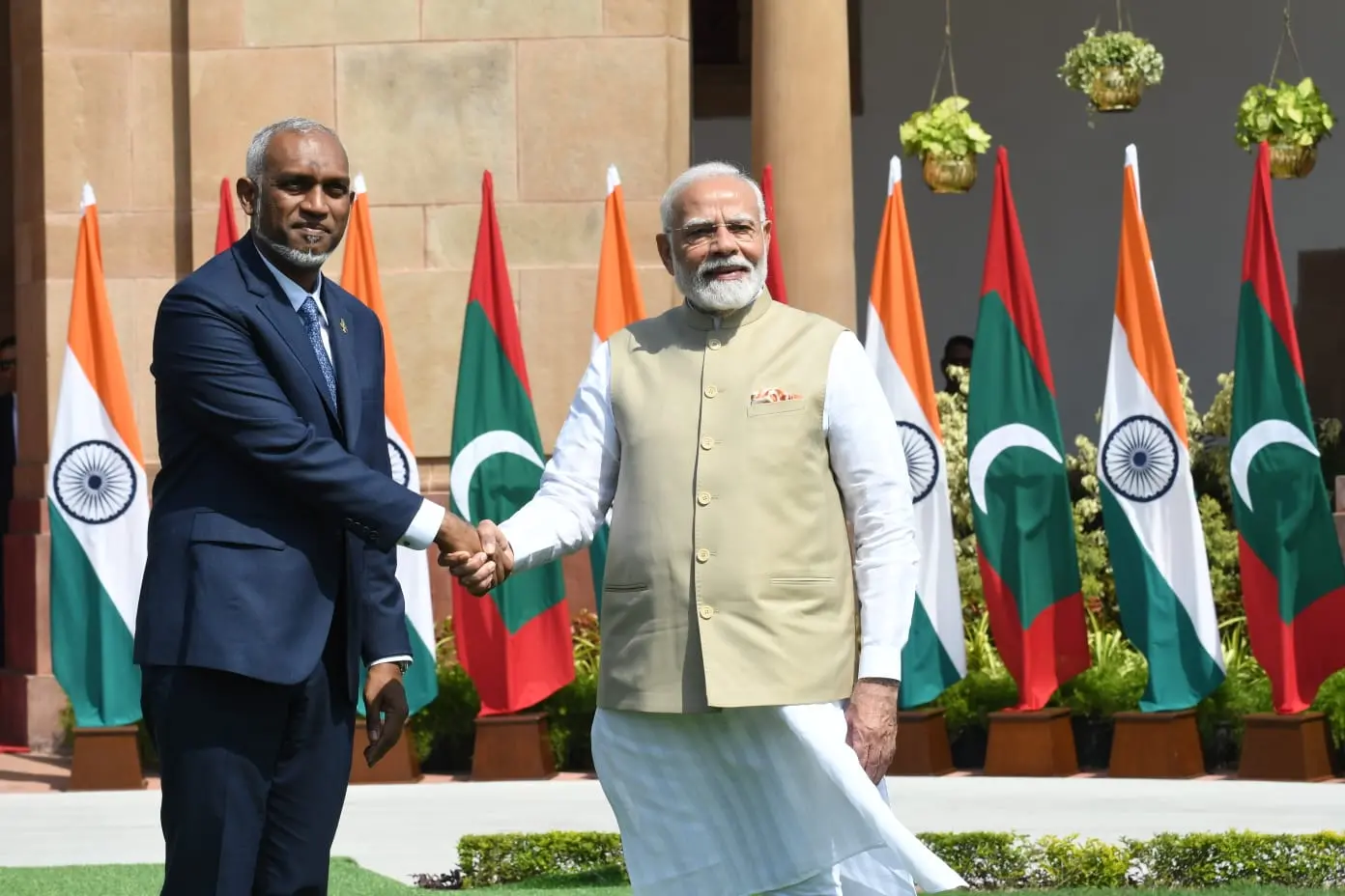 Maldives President Mohamed Muizzu with Narendra Modi