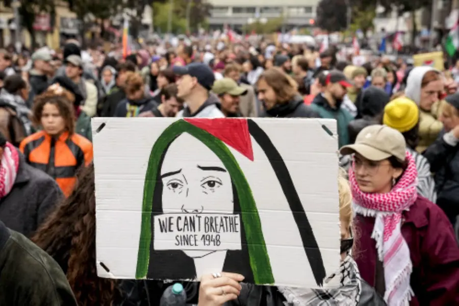 Pro-Palestinian and pro-Israeli crowds rally worldwide ahead of October 7 anniversary